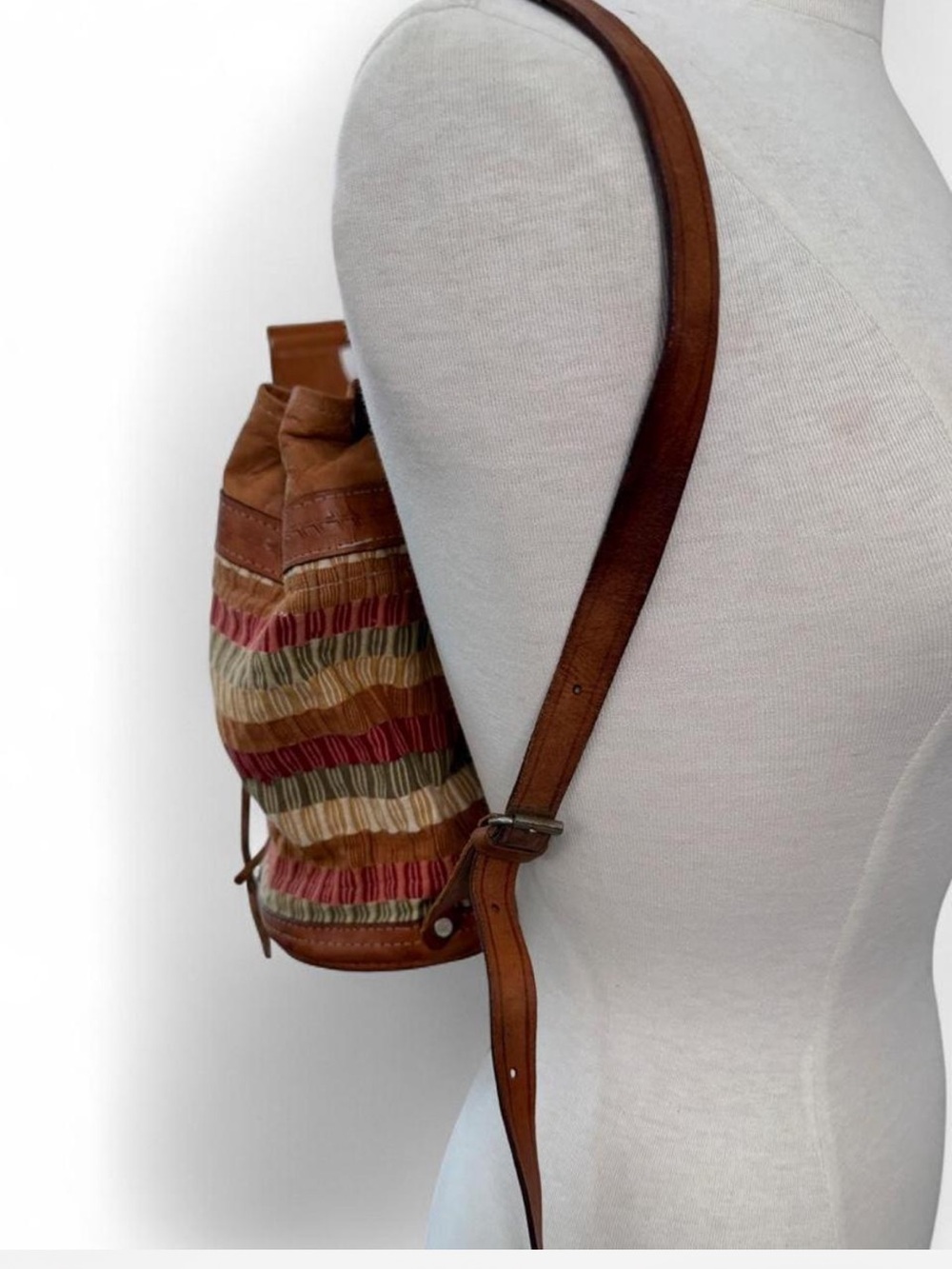 Vintage 70s Leather & Woven Tapestry Cinch Bucket Backpack - Picture 3 of 8
